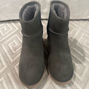 NWT Ugg Classic Femme Mini Boot 
Size 10
